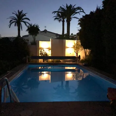 Bonita En Casa Palomas